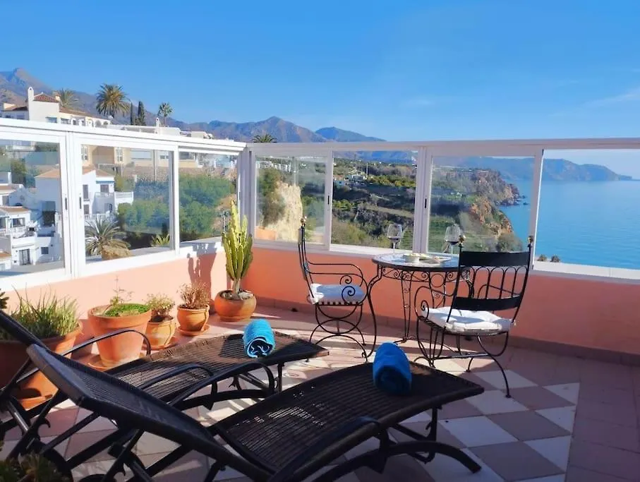 Amazing 3 Bedroom Townhouse Close To Burriana, Nerja Apartment