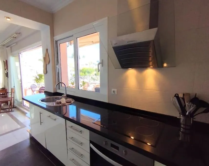 Amazing 3 Bedroom Townhouse Close To Burriana, Nerja Apartment