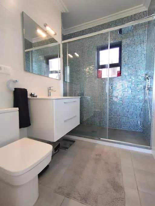 Amazing 3 Bedroom Townhouse Close To Burriana, Nerja Apartment